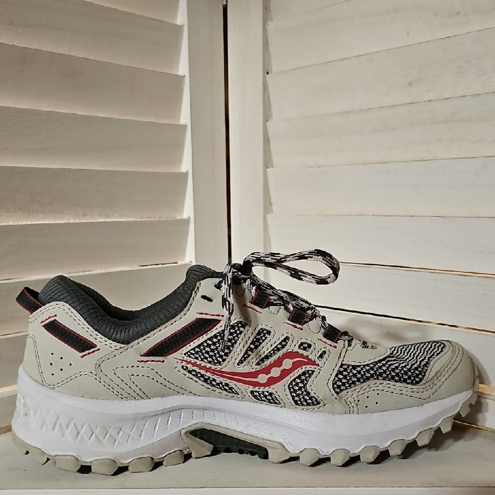 Saucony Excursion TR11 Shoes in Gray and Red - Picture 3 of 6